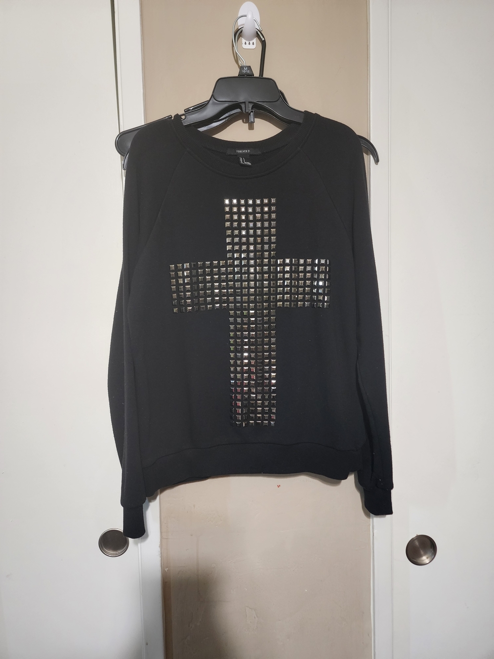 Forever 21 Black Crewneck Sweatshirt with Label